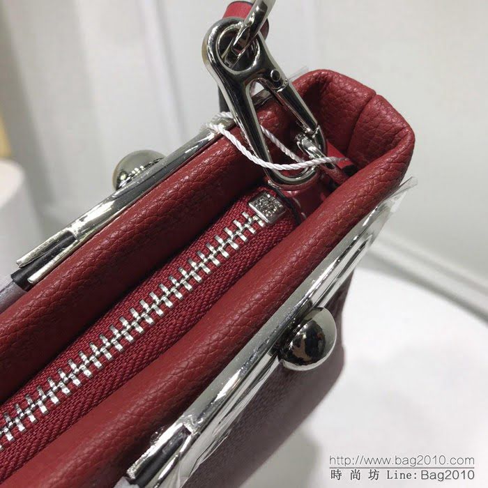 LOEWE羅意威 專櫃同步 Missy Small Bag 秋冬新款手拿包 簡單特別 可手提單肩斜挎 小號3038 大號3037  jdl1166